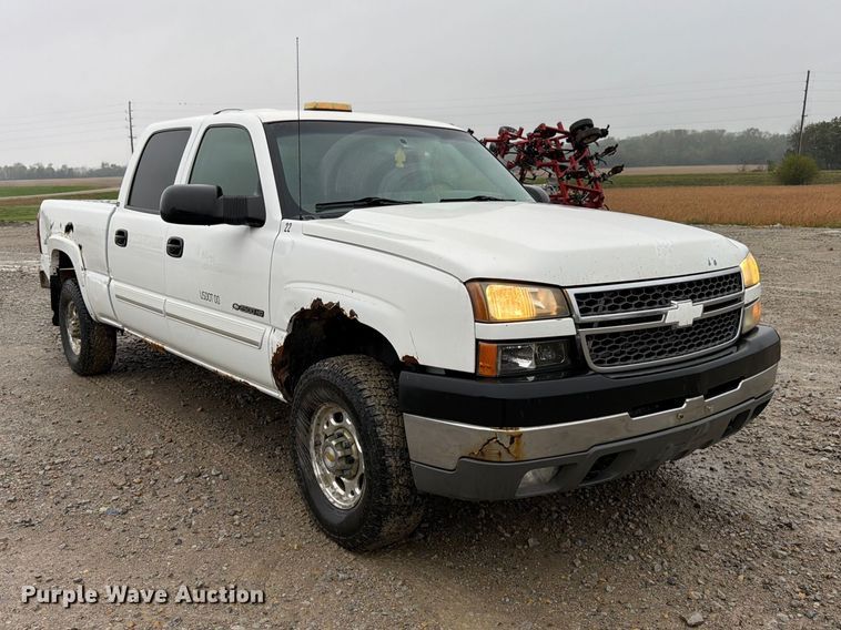 image for item DT3070 2005 Chevrolet Silverado 2500 Crew Cab pickup truck