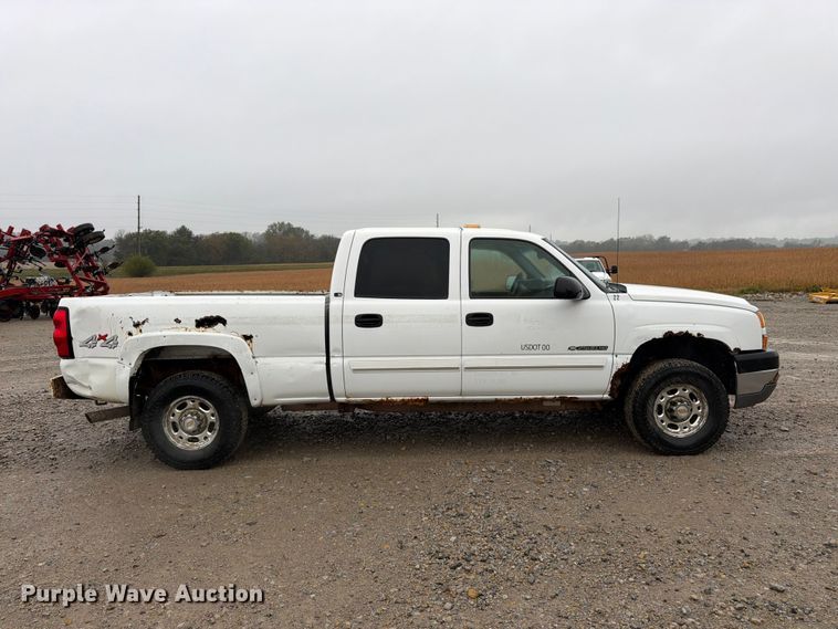 image for item DT3070 2005 Chevrolet Silverado 2500 Crew Cab pickup truck