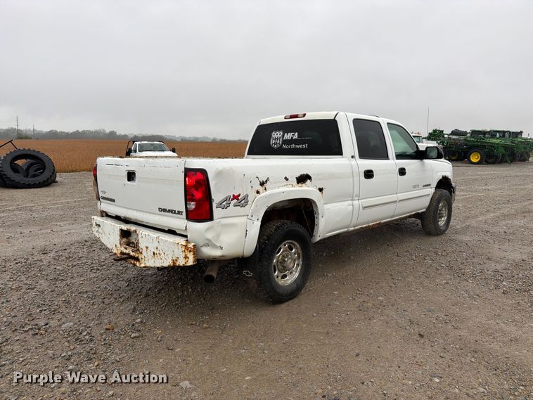 image for item DT3070 2005 Chevrolet Silverado 2500 Crew Cab pickup truck