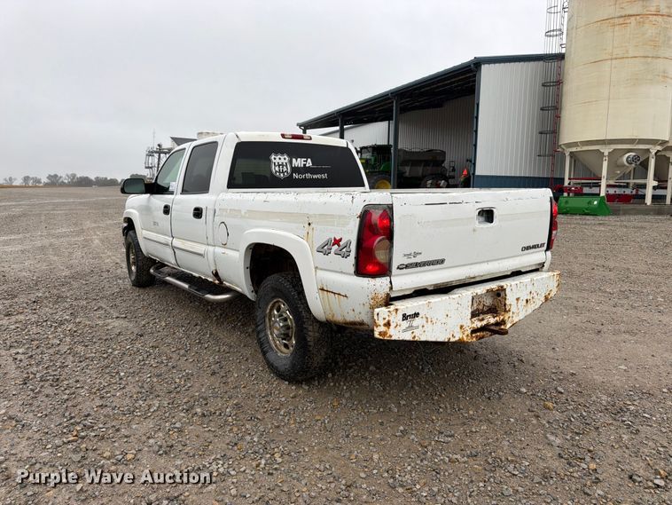 image for item DT3070 2005 Chevrolet Silverado 2500 Crew Cab pickup truck