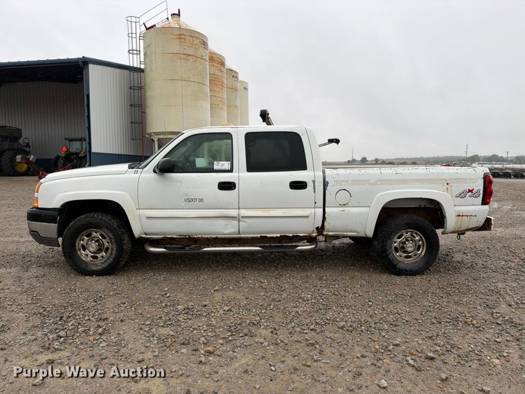 image for item DT3070 2005 Chevrolet Silverado 2500 Crew Cab pickup truck