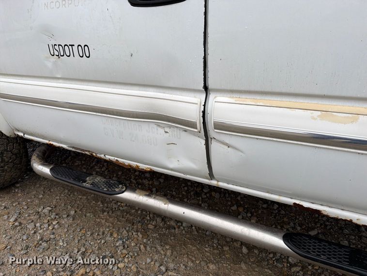image for item DT3070 2005 Chevrolet Silverado 2500 Crew Cab pickup truck