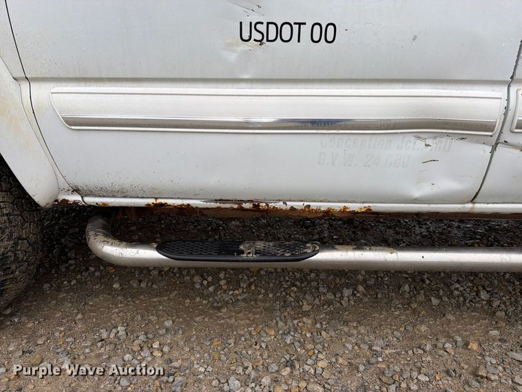 image for item DT3070 2005 Chevrolet Silverado 2500 Crew Cab pickup truck