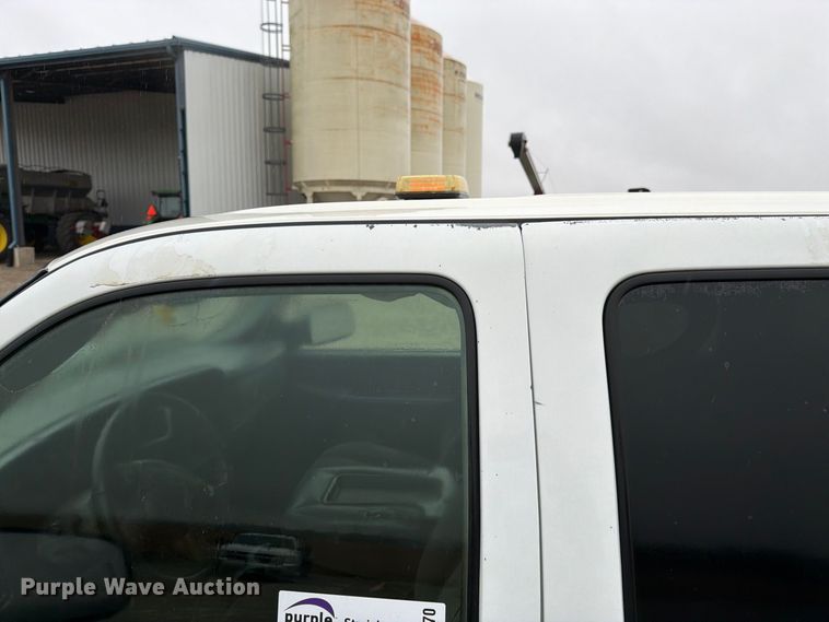 image for item DT3070 2005 Chevrolet Silverado 2500 Crew Cab pickup truck