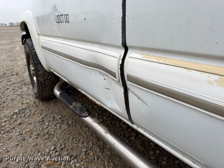 image for item DT3070 2005 Chevrolet Silverado 2500 Crew Cab pickup truck