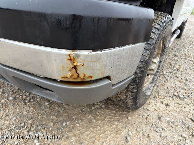 image for item DT3070 2005 Chevrolet Silverado 2500 Crew Cab pickup truck