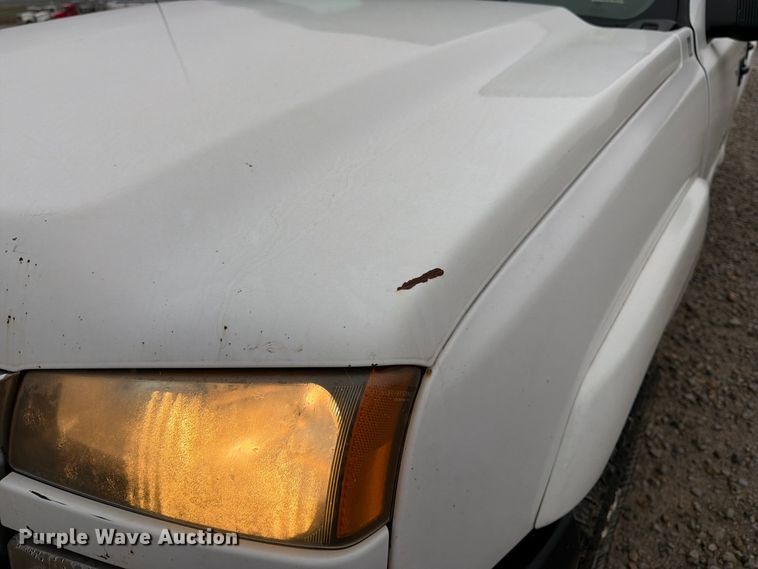 image for item DT3070 2005 Chevrolet Silverado 2500 Crew Cab pickup truck