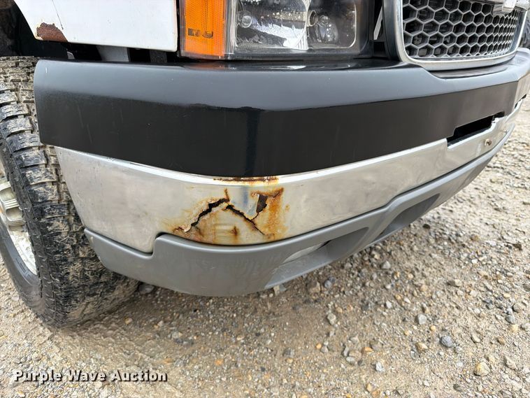 image for item DT3070 2005 Chevrolet Silverado 2500 Crew Cab pickup truck