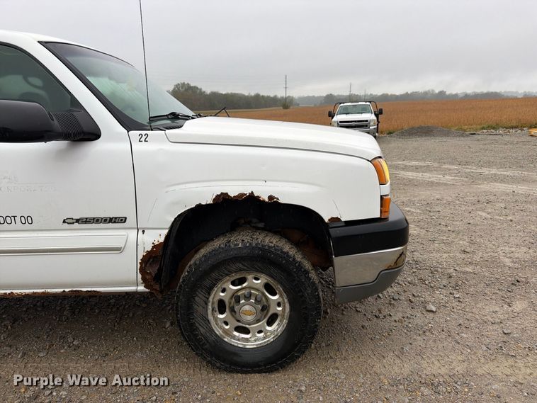 image for item DT3070 2005 Chevrolet Silverado 2500 Crew Cab pickup truck