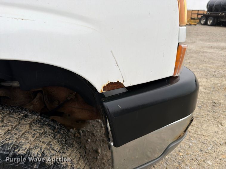 image for item DT3070 2005 Chevrolet Silverado 2500 Crew Cab pickup truck