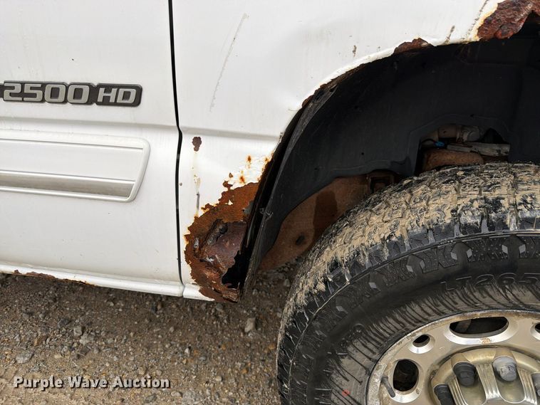 image for item DT3070 2005 Chevrolet Silverado 2500 Crew Cab pickup truck