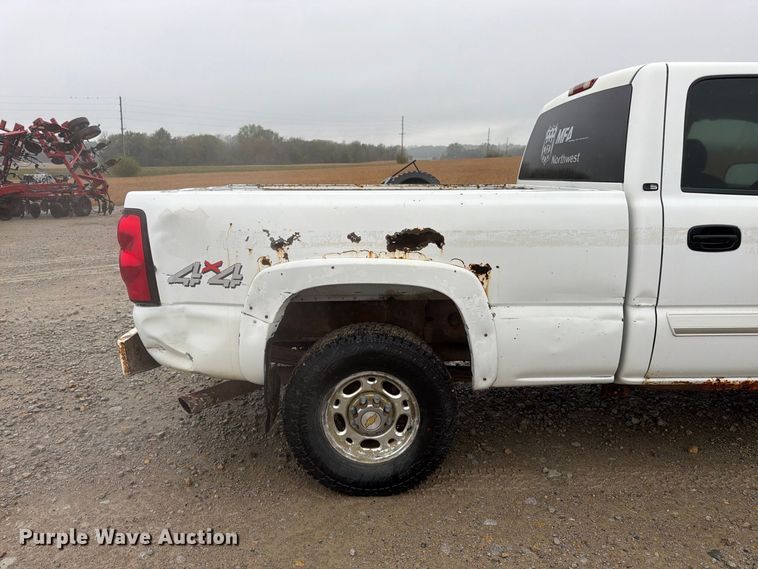 image for item DT3070 2005 Chevrolet Silverado 2500 Crew Cab pickup truck