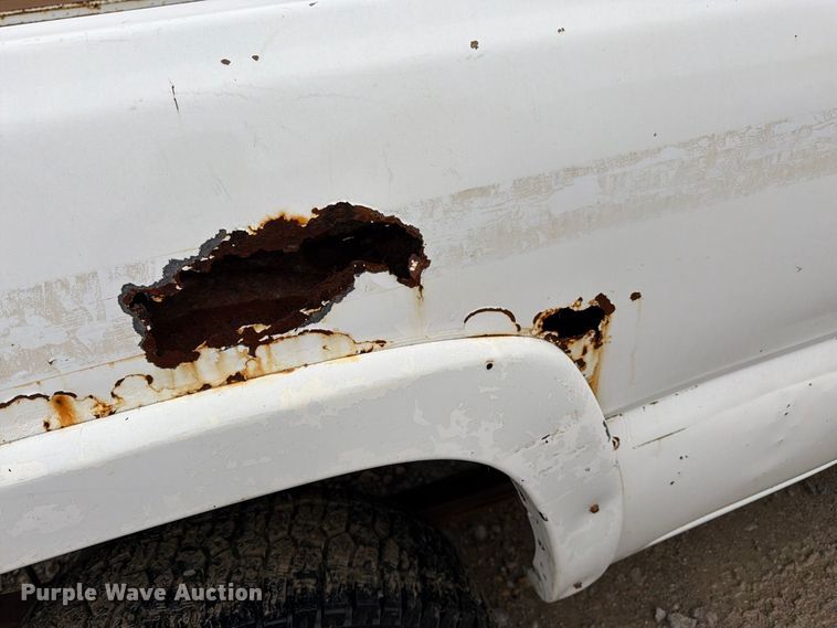 image for item DT3070 2005 Chevrolet Silverado 2500 Crew Cab pickup truck