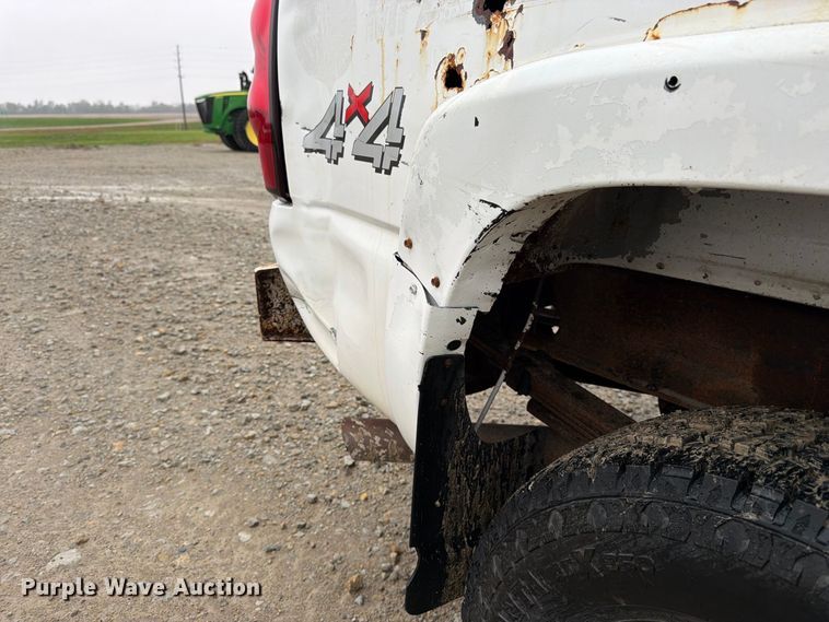 image for item DT3070 2005 Chevrolet Silverado 2500 Crew Cab pickup truck