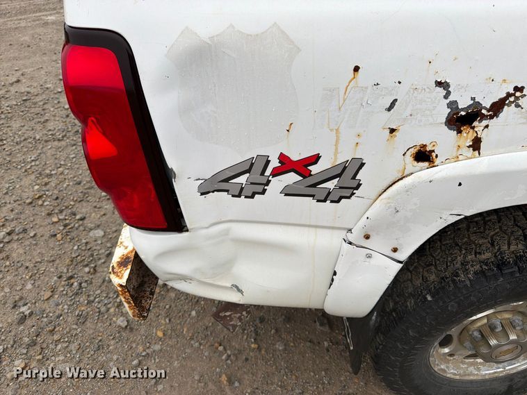 image for item DT3070 2005 Chevrolet Silverado 2500 Crew Cab pickup truck