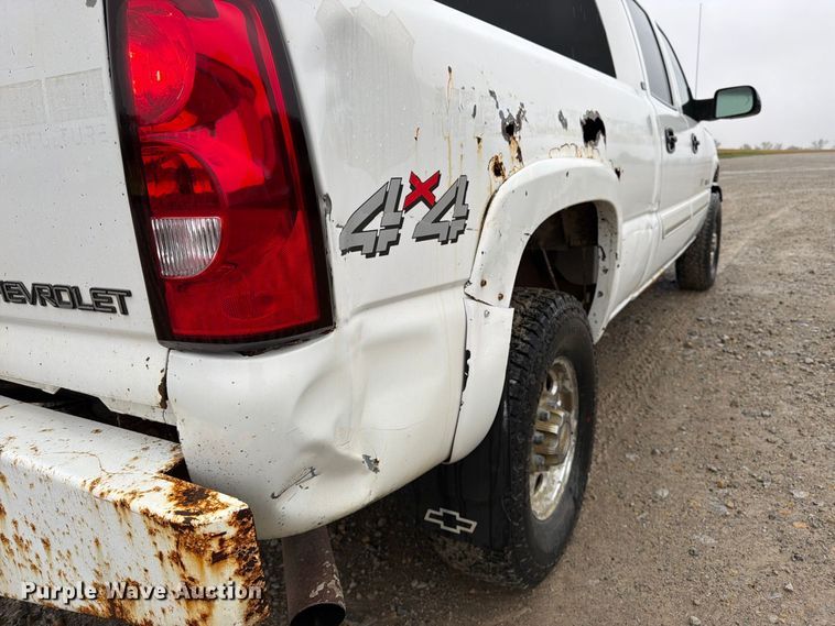 image for item DT3070 2005 Chevrolet Silverado 2500 Crew Cab pickup truck