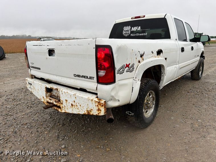 image for item DT3070 2005 Chevrolet Silverado 2500 Crew Cab pickup truck