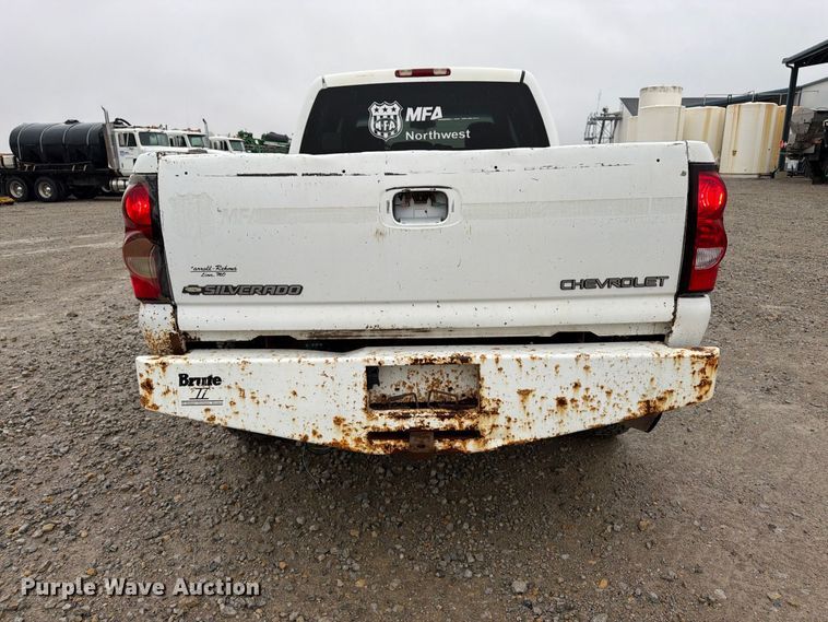image for item DT3070 2005 Chevrolet Silverado 2500 Crew Cab pickup truck