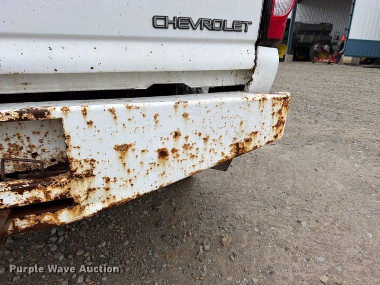 image for item DT3070 2005 Chevrolet Silverado 2500 Crew Cab pickup truck