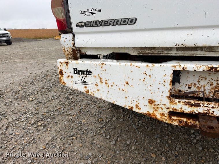image for item DT3070 2005 Chevrolet Silverado 2500 Crew Cab pickup truck