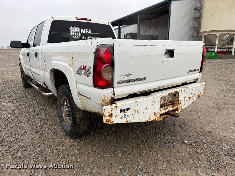 image for item DT3070 2005 Chevrolet Silverado 2500 Crew Cab pickup truck