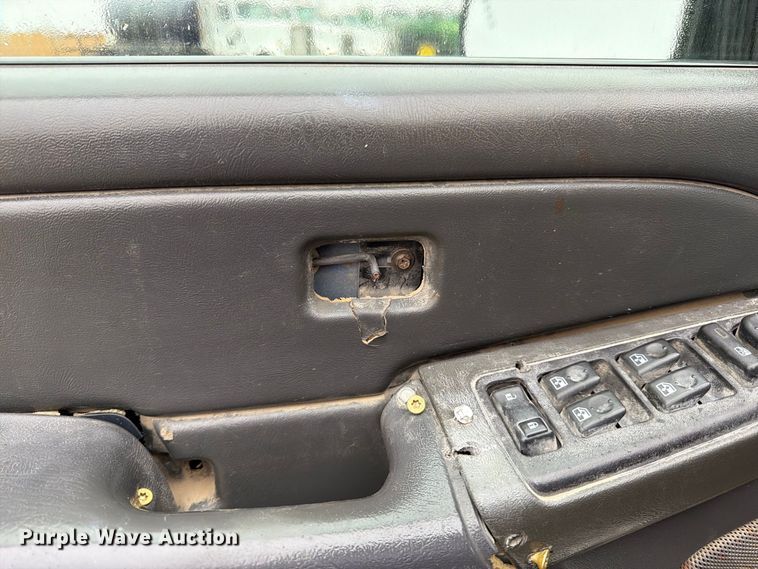 image for item DT3070 2005 Chevrolet Silverado 2500 Crew Cab pickup truck