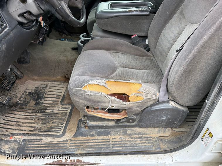 image for item DT3070 2005 Chevrolet Silverado 2500 Crew Cab pickup truck