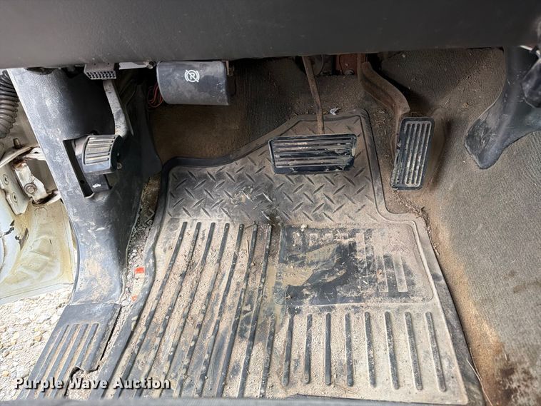 image for item DT3070 2005 Chevrolet Silverado 2500 Crew Cab pickup truck