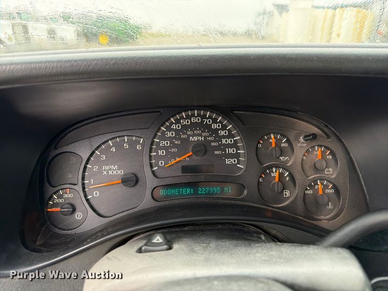 image for item DT3070 2005 Chevrolet Silverado 2500 Crew Cab pickup truck