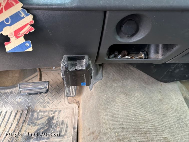 image for item DT3070 2005 Chevrolet Silverado 2500 Crew Cab pickup truck