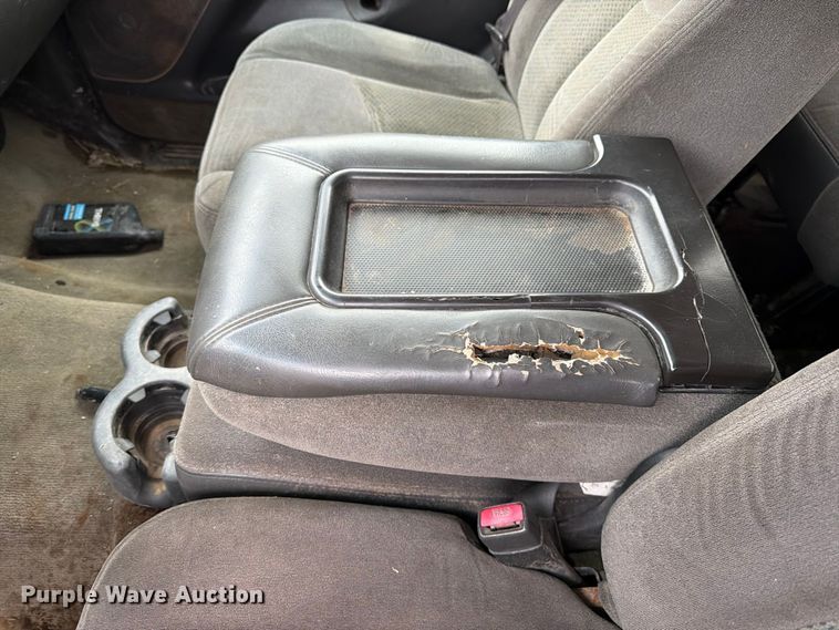 image for item DT3070 2005 Chevrolet Silverado 2500 Crew Cab pickup truck