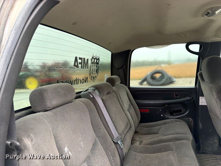 image for item DT3070 2005 Chevrolet Silverado 2500 Crew Cab pickup truck