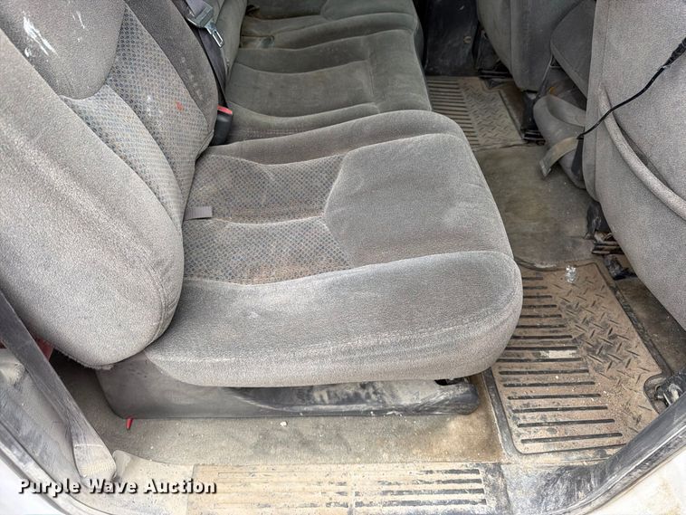 image for item DT3070 2005 Chevrolet Silverado 2500 Crew Cab pickup truck