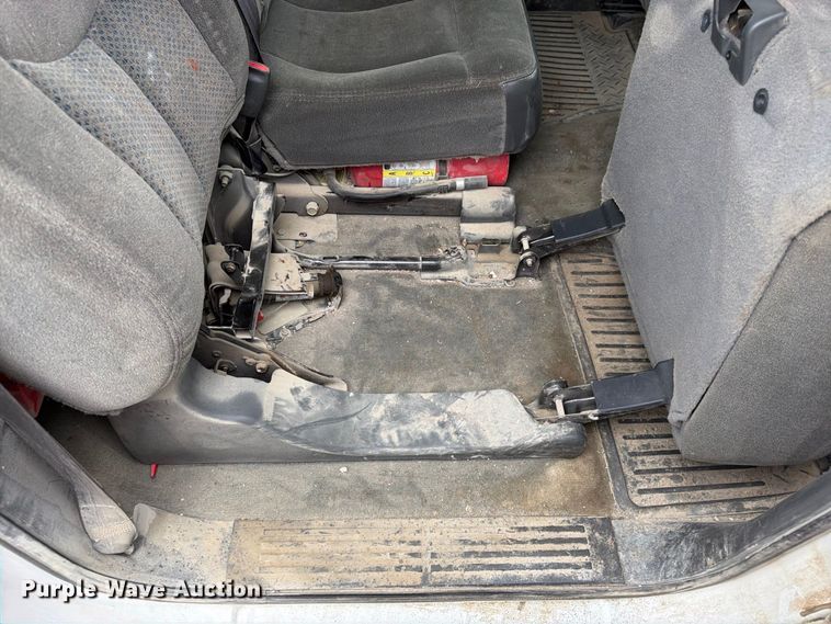 image for item DT3070 2005 Chevrolet Silverado 2500 Crew Cab pickup truck