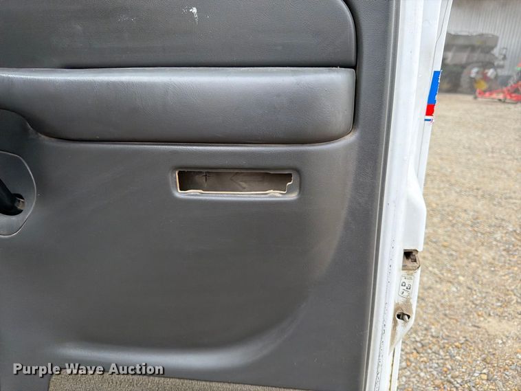 image for item DT3070 2005 Chevrolet Silverado 2500 Crew Cab pickup truck