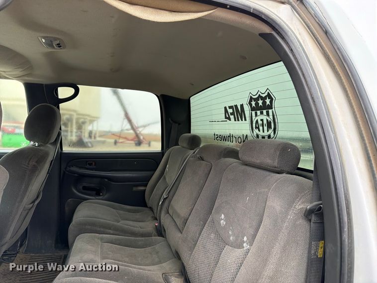 image for item DT3070 2005 Chevrolet Silverado 2500 Crew Cab pickup truck