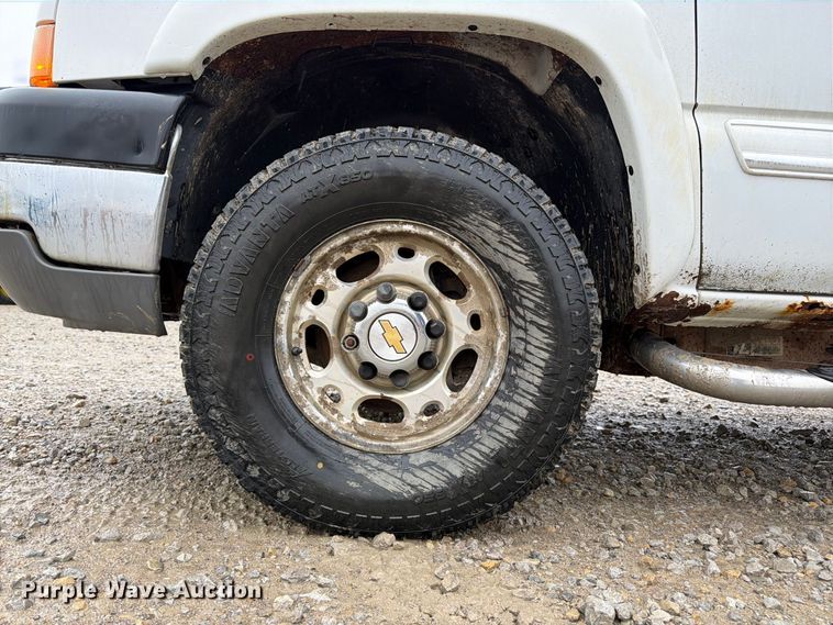 image for item DT3070 2005 Chevrolet Silverado 2500 Crew Cab pickup truck