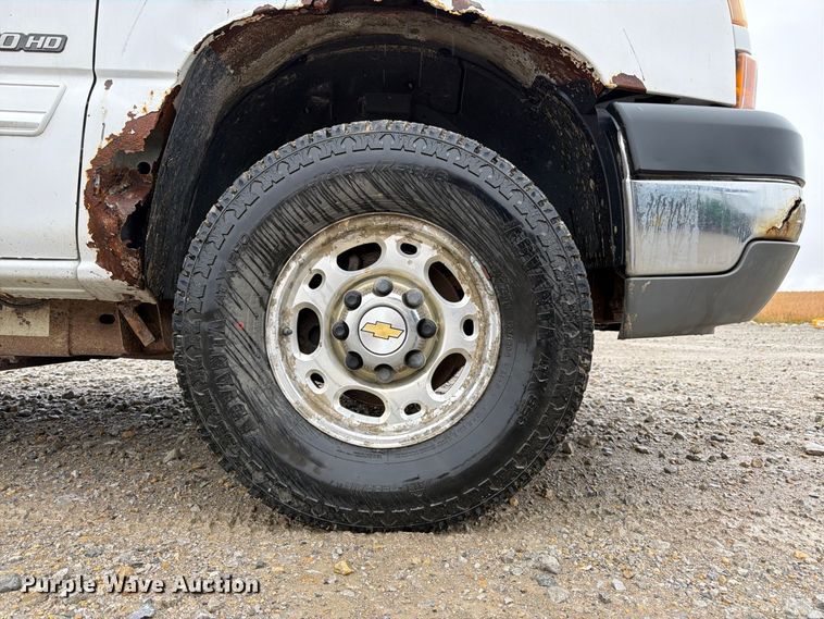 image for item DT3070 2005 Chevrolet Silverado 2500 Crew Cab pickup truck