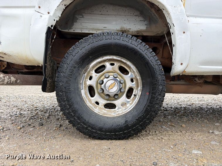 image for item DT3070 2005 Chevrolet Silverado 2500 Crew Cab pickup truck