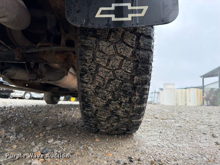 image for item DT3070 2005 Chevrolet Silverado 2500 Crew Cab pickup truck