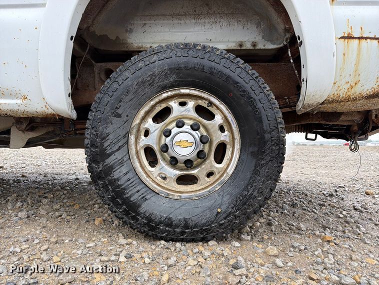 image for item DT3070 2005 Chevrolet Silverado 2500 Crew Cab pickup truck