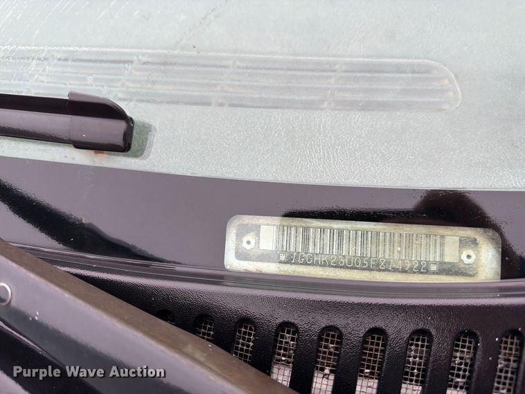 image for item DT3070 2005 Chevrolet Silverado 2500 Crew Cab pickup truck