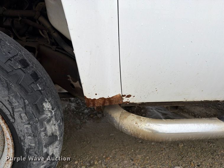 image for item DT3071 2009 Chevrolet Silverado 3500HD flatbed pickup truck