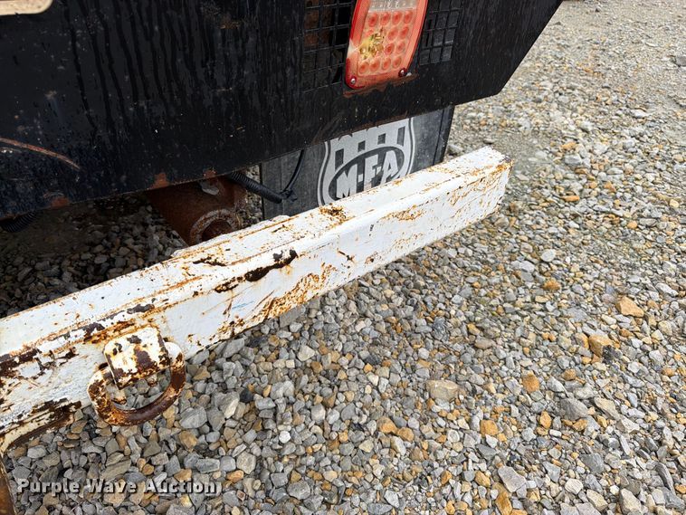 image for item DT3071 2009 Chevrolet Silverado 3500HD flatbed pickup truck