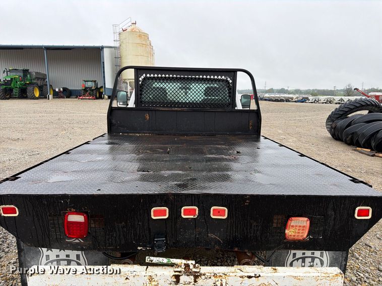 image for item DT3071 2009 Chevrolet Silverado 3500HD flatbed pickup truck
