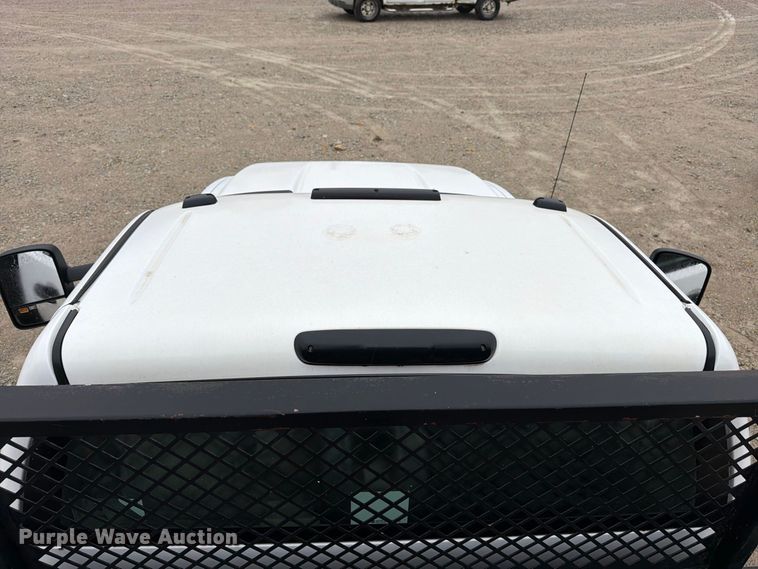 image for item DT3071 2009 Chevrolet Silverado 3500HD flatbed pickup truck