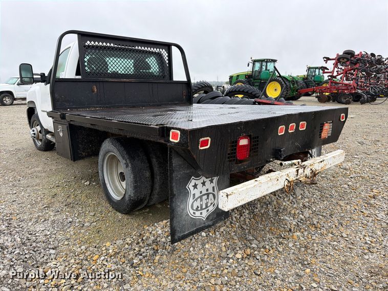 image for item DT3071 2009 Chevrolet Silverado 3500HD flatbed pickup truck