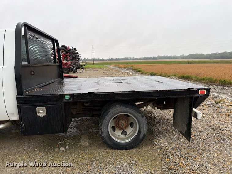 image for item DT3071 2009 Chevrolet Silverado 3500HD flatbed pickup truck
