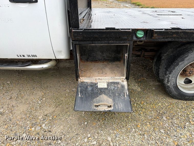 image for item DT3071 2009 Chevrolet Silverado 3500HD flatbed pickup truck