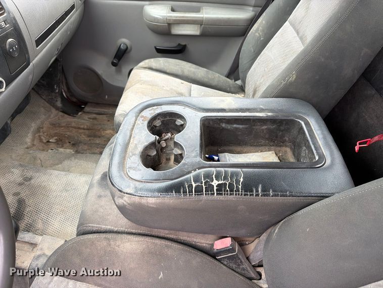 image for item DT3071 2009 Chevrolet Silverado 3500HD flatbed pickup truck